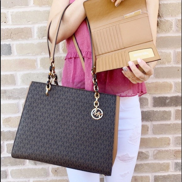 NWT👜💕-Michael Kors Tote and Wallet SET - Picture 2 of 3